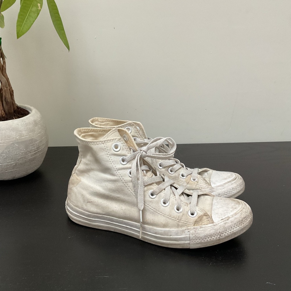 Converse All Stars High-Top Canvas Sneakers White Distressed Women’s Size 9